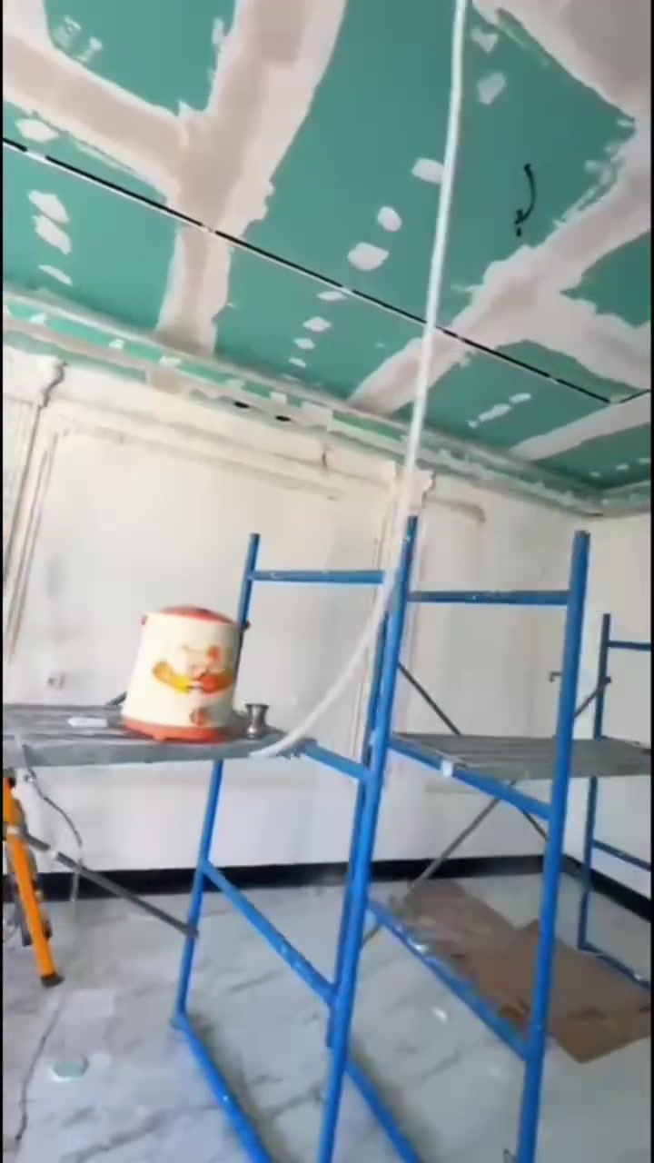تخيل هذا التحول يصير ببيتك! 🤯👇

إبداع لا يوصف من الأسطة رشيد الجبوري.. من بورد أخضر وتأسيس، إلى غرفة ملكية بإنارة مخفية تخطف الأنظار! يعني شغل رقم واحد ..

بإشراف وتجهيز مكتب العسكري للأصباغ، نوفر لأسطواتنا وزبائننا أفضل المواد اللي تضمن:
✅ نعومة فائقة للجدران.
✅ تغطية وبياض يعكس الإنارة بشكل مثالي.
✅ جودة تعيش وياك العمر.

سر الشغل النظيف؟ أسطة محترف ومواد أصلية من مكتب العسكري للأصباغ.

ولأن ​بيتك يستاهل .. تواصل ويانا وخلّي الباقي علينا!

📞 للتواصل المباشر: [***********]"
