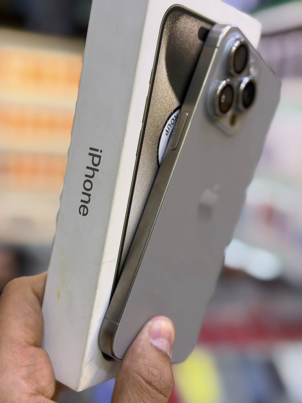 ايفون 15برو ماكس ضمان وكاله ماستر اصلي  اقوى ذاكره 512 نص تيره بطاريه 95 نضافه شخط واحد مابي جهاز لا  ضمان 5 ايام من مركز وين ميعجبك افحص على حاسبه كله نورمال وتر بروف الون مميز نسخه تيتانيوم السعر مليون و150 الف قفل اقوى سعر العنوان بغداد البياع شارع  عشرين
هاتف ***********📞📞👉
هاتف ***********📞📞👉
