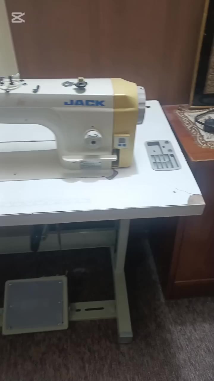 مكينة خياطة بدون اي عيب شغال للبيع
***********
