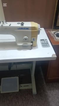 مكينة خياطة بدون اي عيب شغال للبيع 07700840612