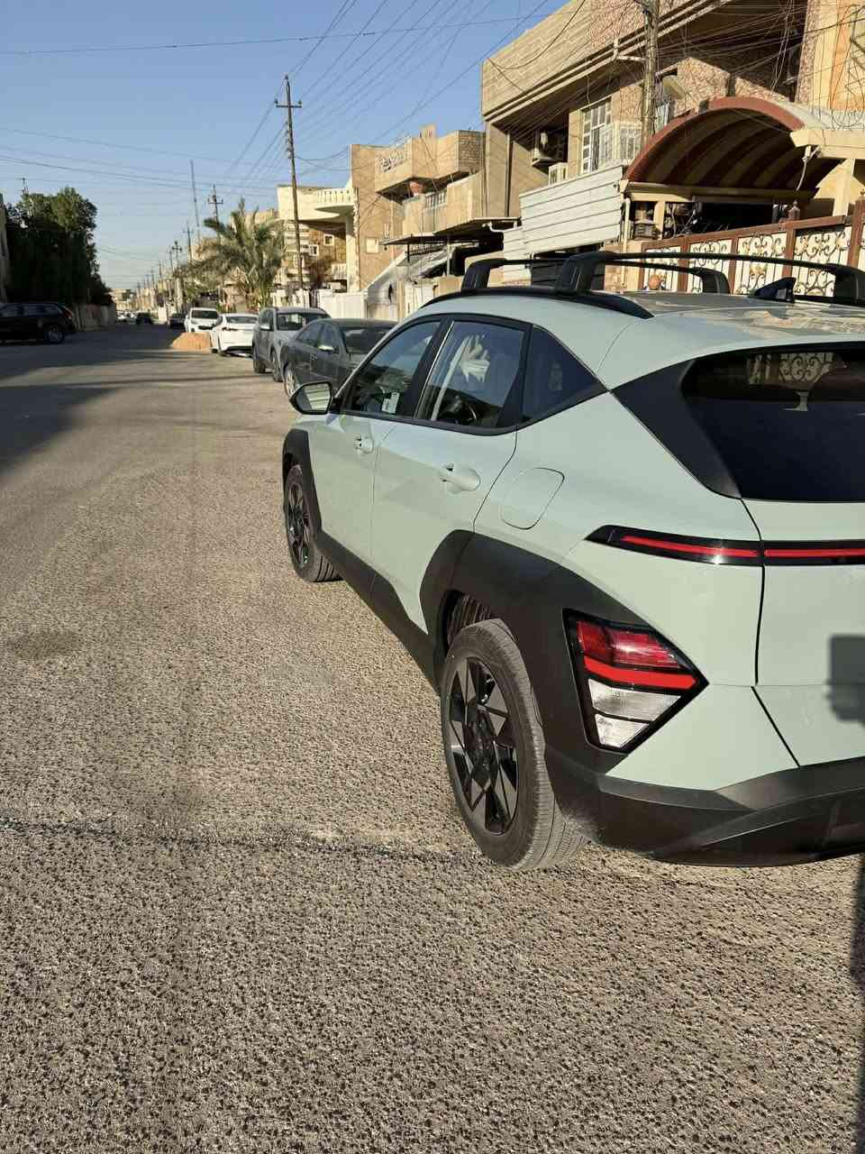 كونا 24 ماشيه 14 الف كيلو حادثها خشم البنيد فقط وصار عندي طخه بلباب اليمين الامامي وبدلتها بلاديه نفس اللون وموجوده الباب القديمه والباقي حتى من الشخط مكفول لغد شاصي مكفول 
رقم بغداد بأسمي 
موصفاتها بصمه شاشه متصله تبريد قطعتين كرسي كهرباء رادرات نقطه عمياء 
 السياره جديده بمعنه الكلمه 
محرك 2000
لونها مميز 
رقم بغداد 
مكانها بغداد حي الاعلام 
السعر 185 وبيها مجال 
للاستفسار ***********
