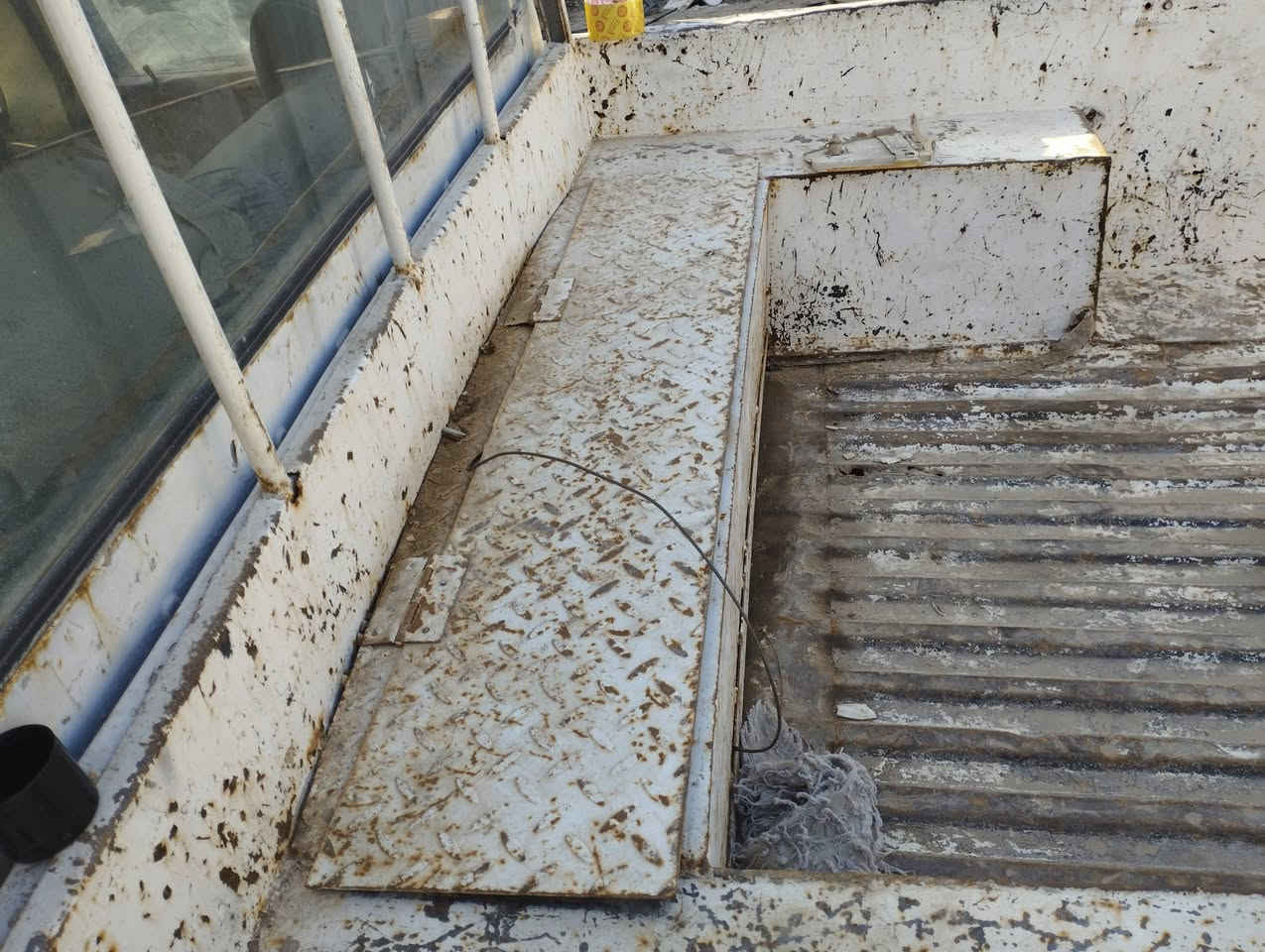 نيسان 86 جاهزة گير ومكينة وشاصي مكفولات حدادية جيدة//سنوية 26// الديوانية ***********//السعر 25 بيهة مجال
