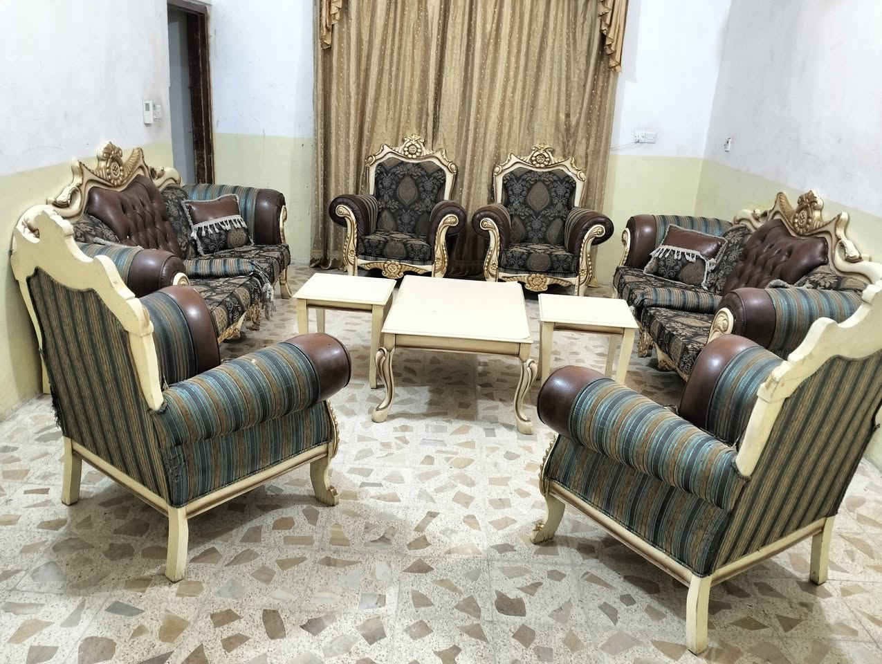 تخم ملكي كلش نظيف 10نفرات مع ميز كبير واثنين طبلات زغار والشراي يتصل بالرقم ***********المكان بعقوبه بهرز
