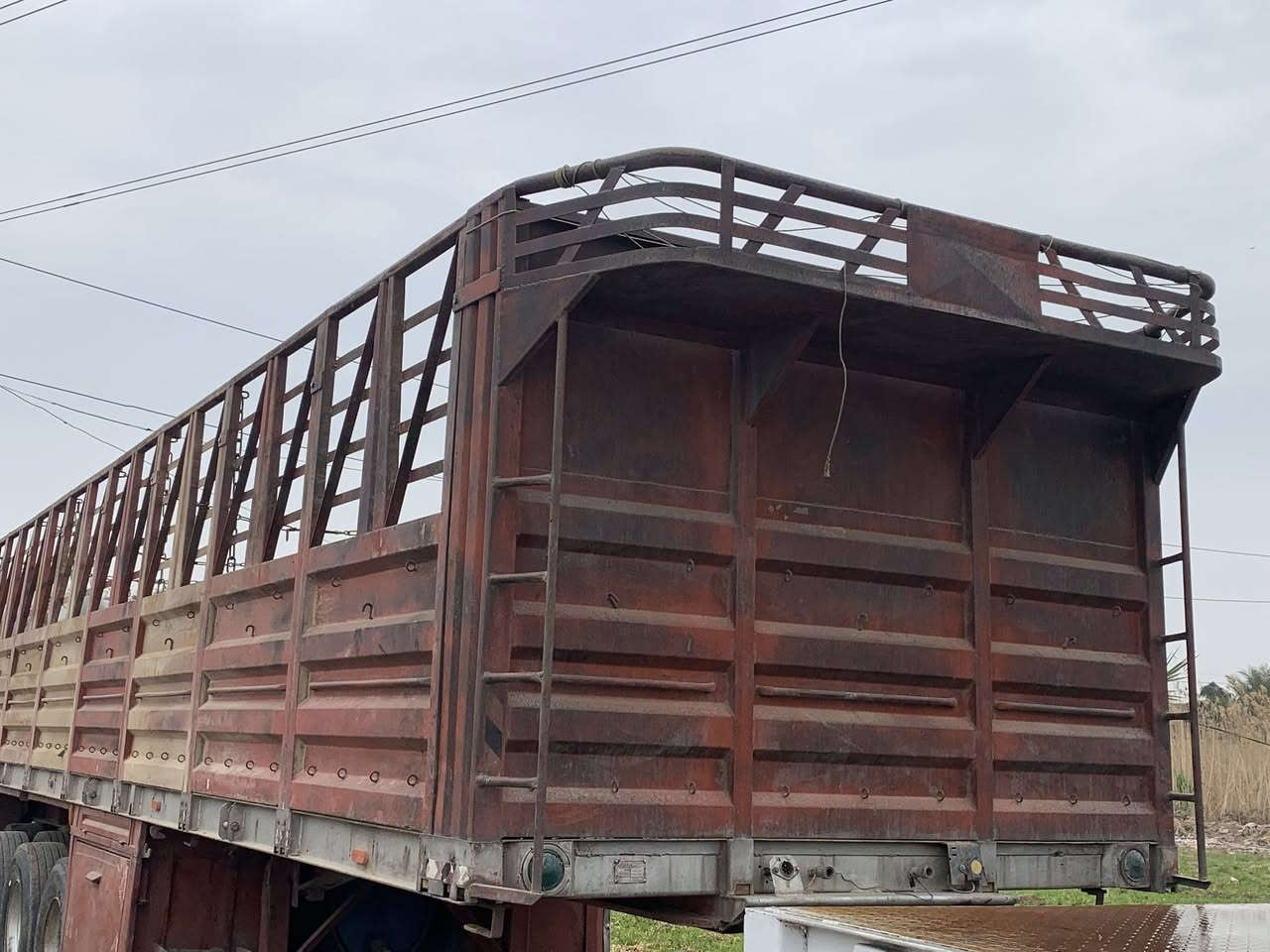 سلام عليكم عربانه اوربيه محدده  جناب 185.   ارتفاع شاصي 16   مطبخ ثلاجه     رابع رفاع فقط   مكان ابو غريب  سعر 85   ه*********** طول ١٢ ونص
