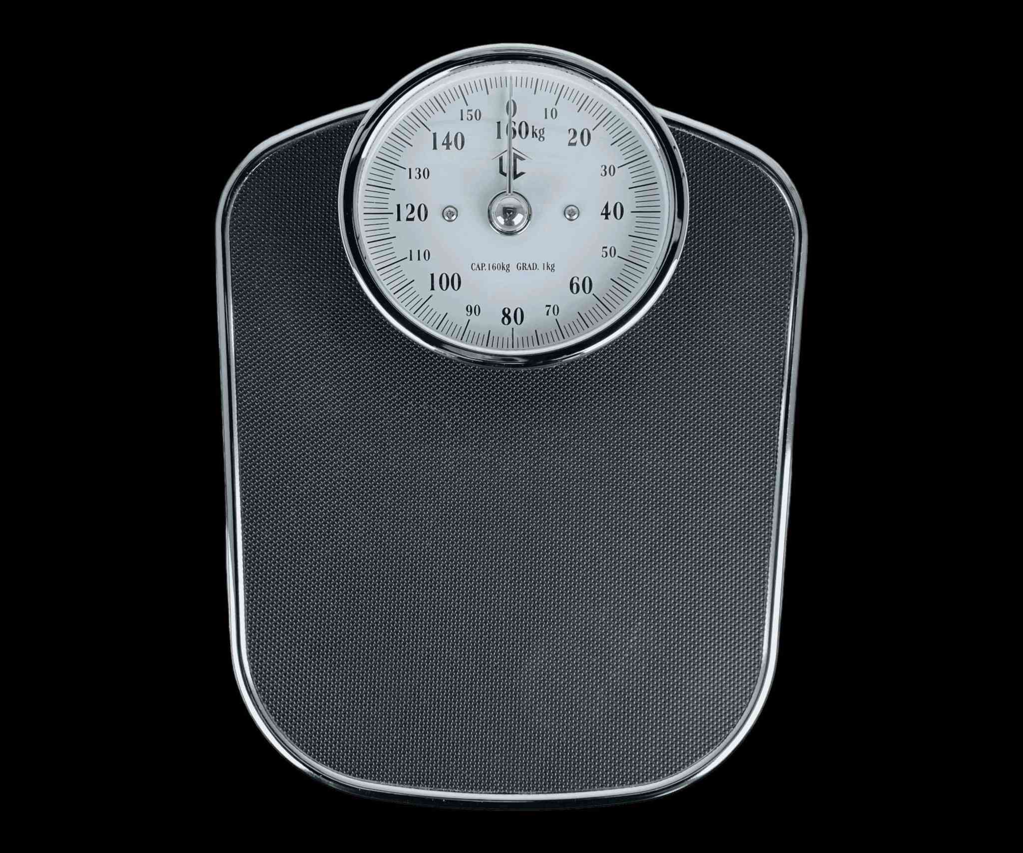 ميزان  ميكانيكي من LIBRONIC

الاستخدامات:

يمكن استخدام الميزان الميكانيكي لقياس وزن الأشخاص في المنازل أو المراكز الصحية.

يُستخدم الميزان الميكانيكي في المحلات لقياس وزن المنتجات

المميزات:

يتميز بدقته في قياس الوزن، مما يجعله موثوقًا في النتائج

يتمتع بتصميم بسيط وسهل الاستخدام، حيث يتم قراءة الوزن بواسطة العقرب

يتم تصنيع الميزان الميكانيكي من مواد عالية الجودة، مما يجعله متينًا وقادرًا على تحمل الاستخدام اليومي لفترة طويلة.

يتيح بعض الموديلات تعديل الصفر أو ضبط العقرب للحصول على قياسات أكثر دقة.

يحتوي على عتلة لتصفير

ضمان لمدة سنة من تاريخ الشراء

ابعاد المنتج

ارتفاع: 12 سم

طول: 33 سم

عرض: 28 سم كربلاء, العراق


**إذا كنت صاحب هذا الإعلان وتريد حذفه لأي سبب، رجاءا أرسل رسالة إلى الدعم الفني**