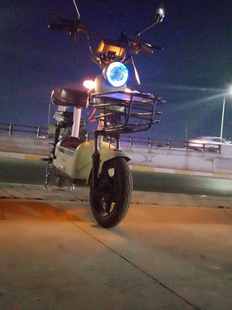 السلام عليكم دراجة حجم 14 للبيع فول مواصفات جديدة ما بيها اي عطل وما بيها اي شي مبدل بيها لايت عالي وإشارات يمنة يسرة وياها الشاحنة مالتهة وبصمة ومفتاح وكارت السعر 257وبيها مجال هذا رقمي واتساب ***********
