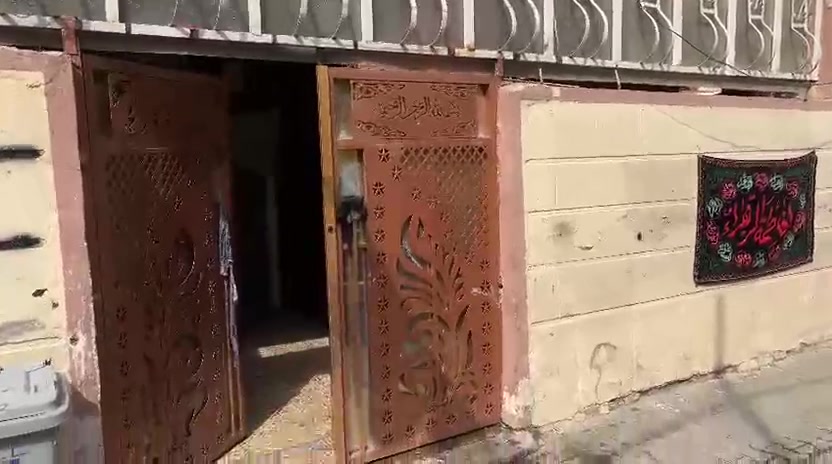 سلام عليكم بيت البيع  سعر 200  عنوان مدينة الصدر قطاع 41 رقم ***********
