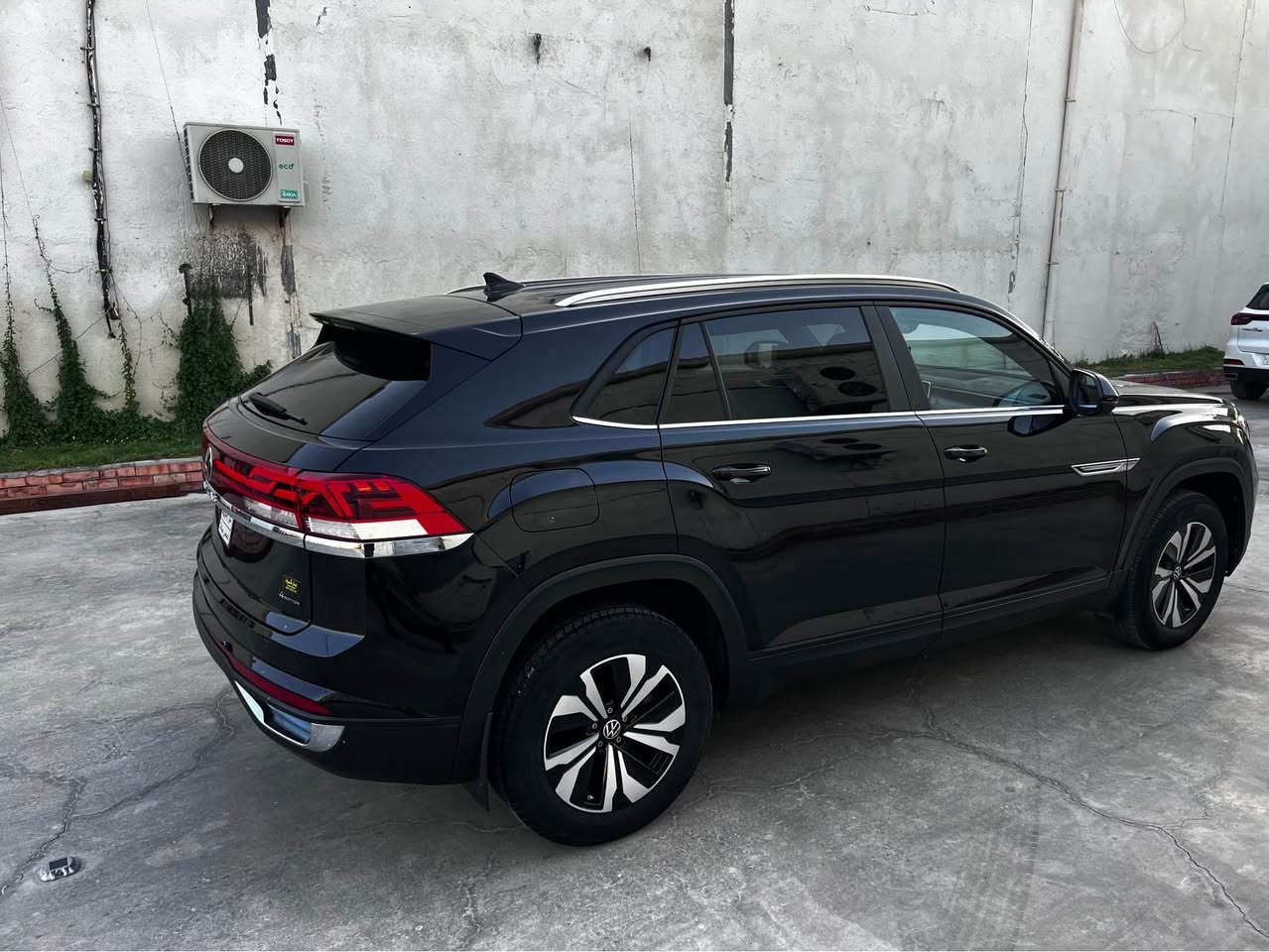 Volkswagen Atlas (Se.)  2024 
الموديل   بدون رقم 2024
عدد المقاعد 5 راكب
اللون : اسود
كشنات جلد بلاديه
عداد المسافة :   11 الف ميل 
حجم محرك : 4 سلندر
الضرر: كما موضح بالصور 
 السياره صبغ جاملغ ايسر 
بدون رقم وشرط الترقيم 
المكان البصره ابو صخير دور المطار 
المواصفات : SE  
بصمة تشغيل
مقاعد5 راكب
بصمة أبواب)
شاشة كبيرة وديجيتال
كشنات جلد بلادي 
كشنات تدفئة وتبريد
تبريد مركزي
رادار جانبي(نقاط عمياء)
رادار أمامي(تحديد مسار)
رادار خلفي
حساس ( و خلفي ) 
وضعيات القيادة(Drive mode) 
Auto start
Auto stop
هاند بريك بصمة  
تنبيه الخروج من المسار
للاتصال واستفسار : 
العنوان البصره 
سعر  255

*********** البصرة, العراق
