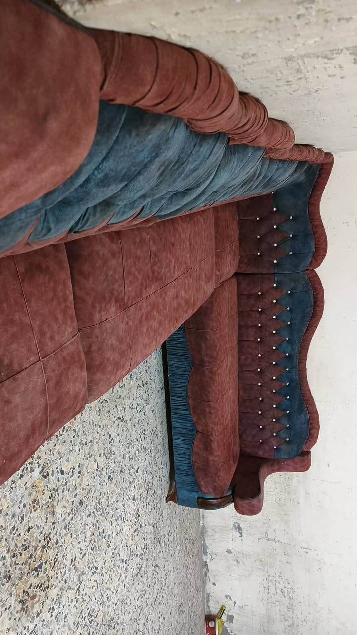 ديوان 8 مقاعد نضيف جدا سعر 160 وبي مجال مكان بياع كو توصل بكروه رقم يوجد وتساب***********
