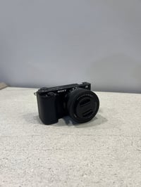 سوني ZV-E10 • استخدام قليل • مع ملحقات