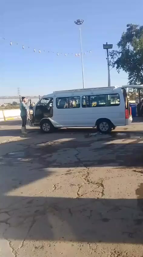 جنبي H1 مصفرة غرامات وهيئة وضريبة موديل 2015 وبسمي تحويل مباشرة ارقام انكليزي هزة جديدة مكينة وگير جدد توني شادهم كهربائياتها كلها شغالة السيارة تبريدها شغال وتحتوي على سبات طن ونص يعني تبريد ثلج قلابات محور مال كرنفال شغل احمد القريشي مراوس فقط بجنبي عالي H2 مع الفرق مكان السيارة بغداد الغزالية رقم 
 ***********
