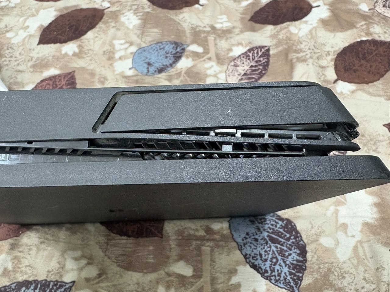 بلي فور سلم مع يدات ثنين بي كسر خفيف مع يوبي اس بي العب gta5 وFC26 بي اشتراك ابلاس c500كيكة تواصل ***********
