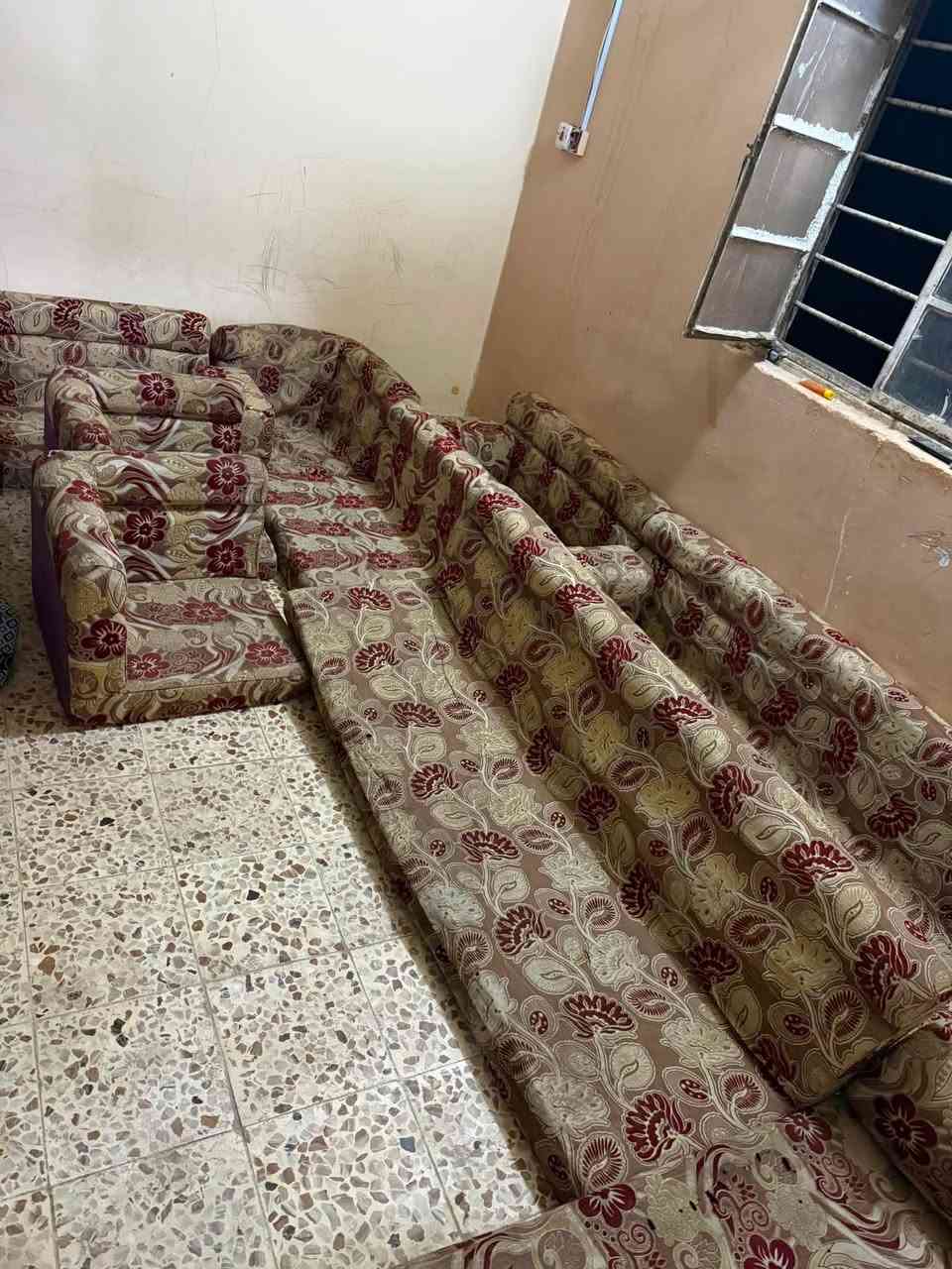 جلسه نظيفه وجبيره سعرها ١٢٥ وبيها مجال بسيط تواصل واتساب ***********
