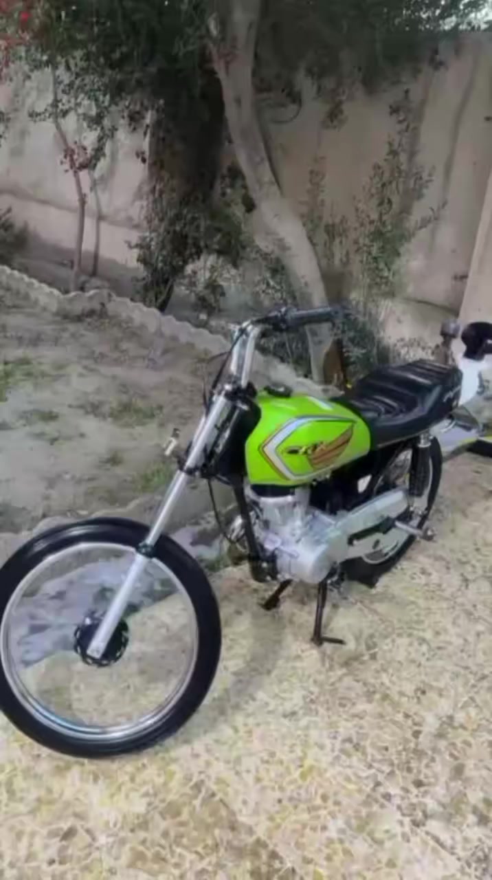 للبيع كلك تعمر ٢٥ 
مكينه هوندا مفتوحه ولفات ابيع كوم حديد 
((الراسطه مو وياه ))
اطيك باكستانيه 
مكاني دوانيه مركز رقمي ***********
