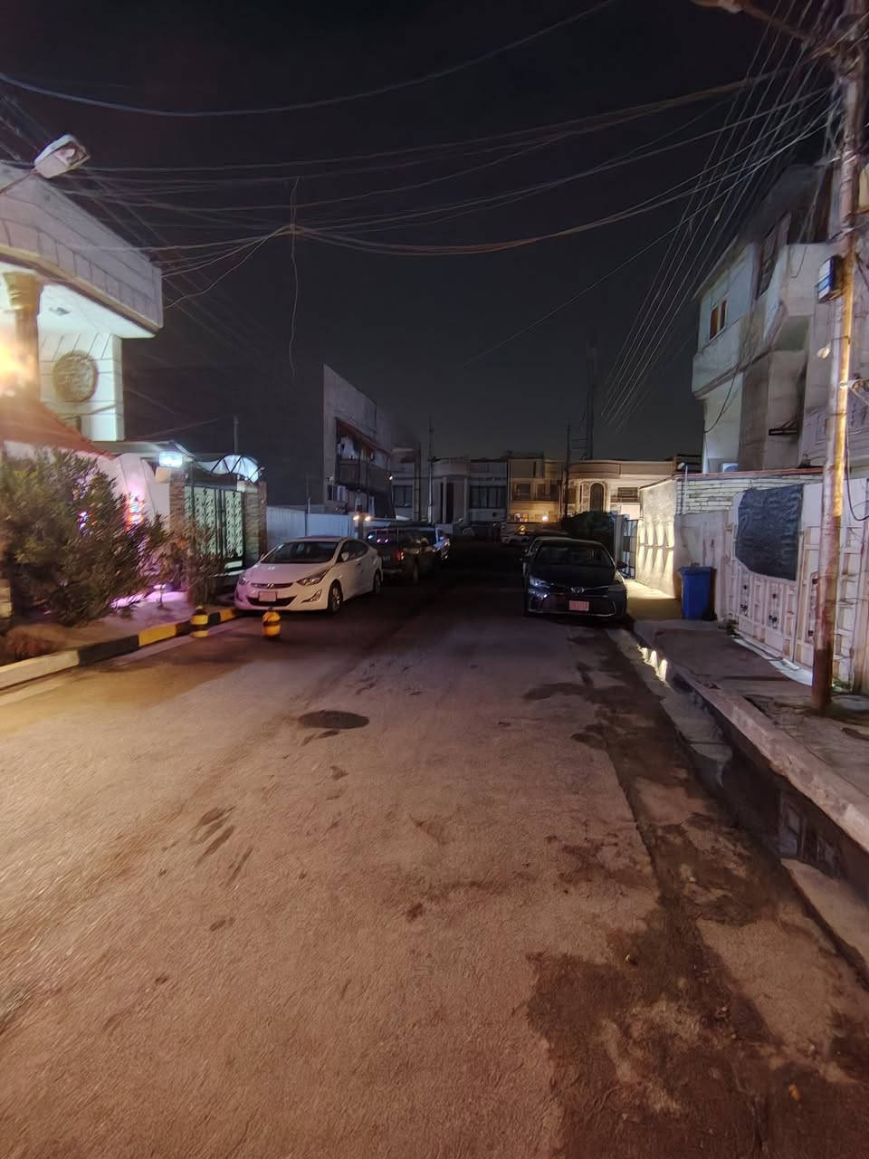 دار كلاسك للبيع 🏠للبيع🏠
مساحه 200 متر 
واجهه 10 نزال 20 متر
يحتوي على مدخلين كراج سياره حديقه وخدمات خارجيه
يحتوي على 5 غرف نوم وصاله ومطبخ حار بارد واستقبال وخدمات عدد 4
موقعه ممتاز جدا حي الجهاد الرفاق ع شارع 15 متر شارعه جدا نضيف قريب من شارقه جدا سعره 550 وبي مجال
للأستفسار أكثر اتصل ***********
***********
ادارة مكتب عالم العقارات
زورو موقعنا الكائن حي الجهاد شارع 60 مجاور مدرسه طيور الجنة
