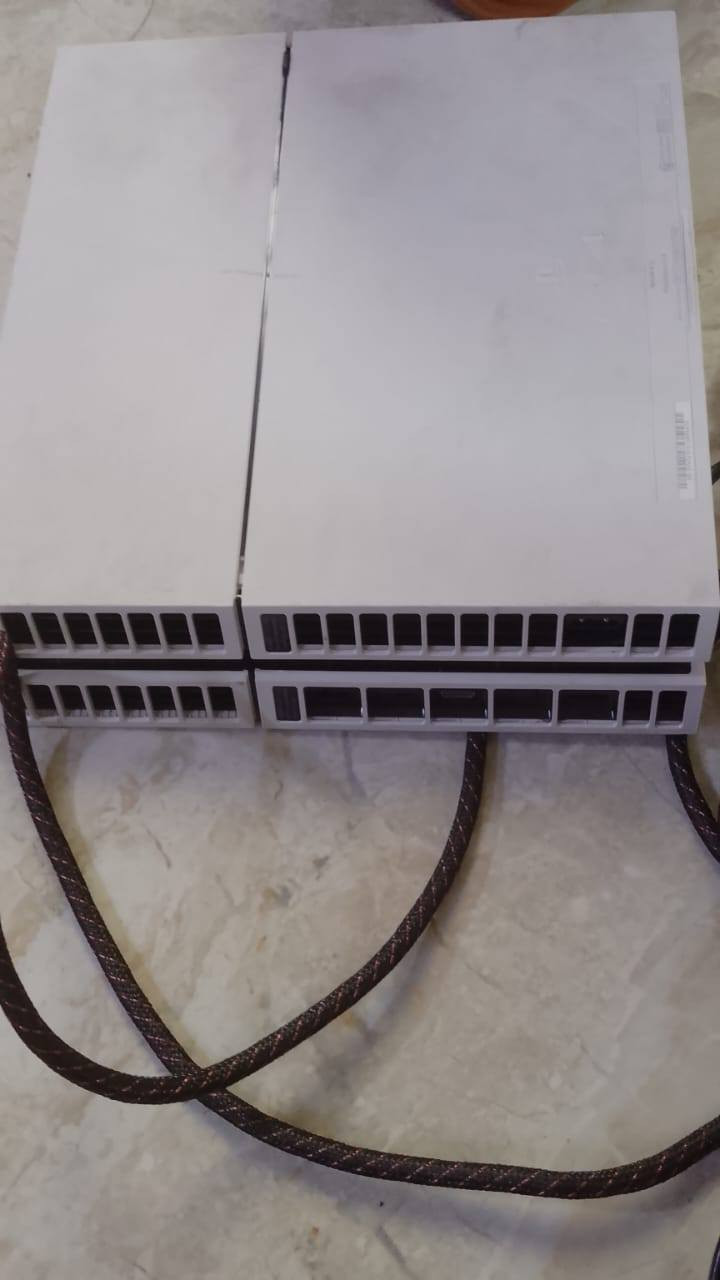 بلي فور للبيع وياه دبل جوستك واقراص عدد 3 
***********
