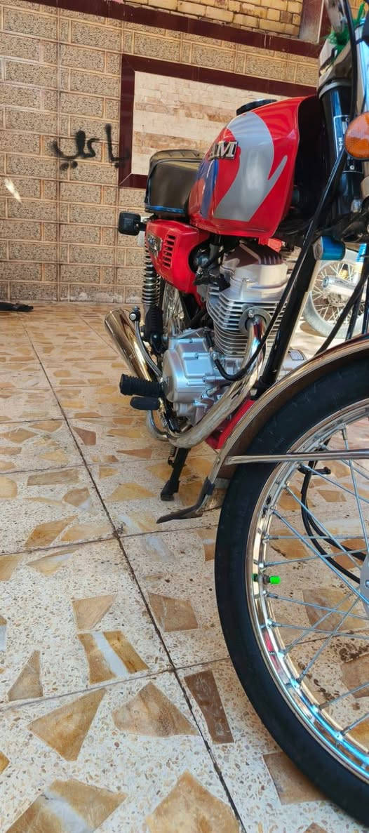 سلام عليكم دراجه للبيع سكنر مودي 2024 6 ورقات صاله شهر من معمره دراجه تعمير شد دينه بغري ما مفتوح بل مكينه سعر خاص و هذه رقمي ***********
