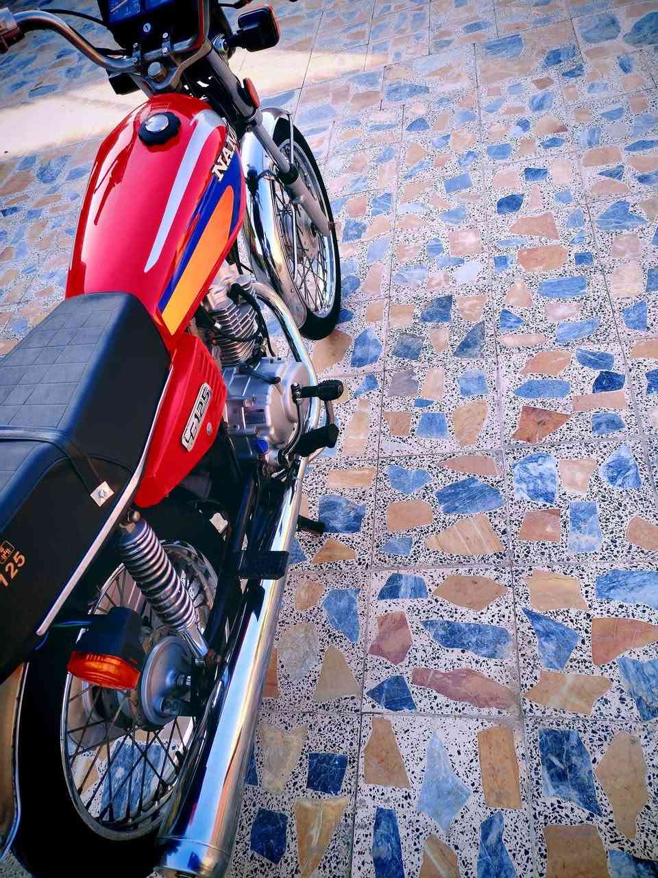 دراجه ناما ايراني اصلي للبيع اوراق اصولي 7 وكيلها سيد خلدون جانت مخزونه موديل 19 طالعه بل 20 نضيفه ربع ما تذب عليها السعر 1050 وبيها مجال قليل الاتصال ***********
