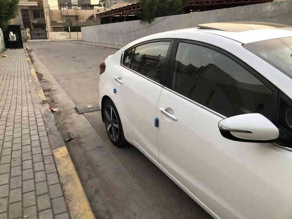 سلام عليكم للبيع كيا سيراتو خليجيه موديل ٢٠١٧
فول موصفات فتحه تحكم ستيرن جهتين بصمه 

لاد امامي خلفي حساس امامي خلفي 

باتري جديد تخم تاير جديد 
مكينه ١٦٠٠cc

السياره بيها جاملغ صبغ او بنيد تبديل لون 

ماشيه السياره ١٠٩ 

السعر ١٢٥ او بيها مجال 

مكان السياره المنصور 

***********
