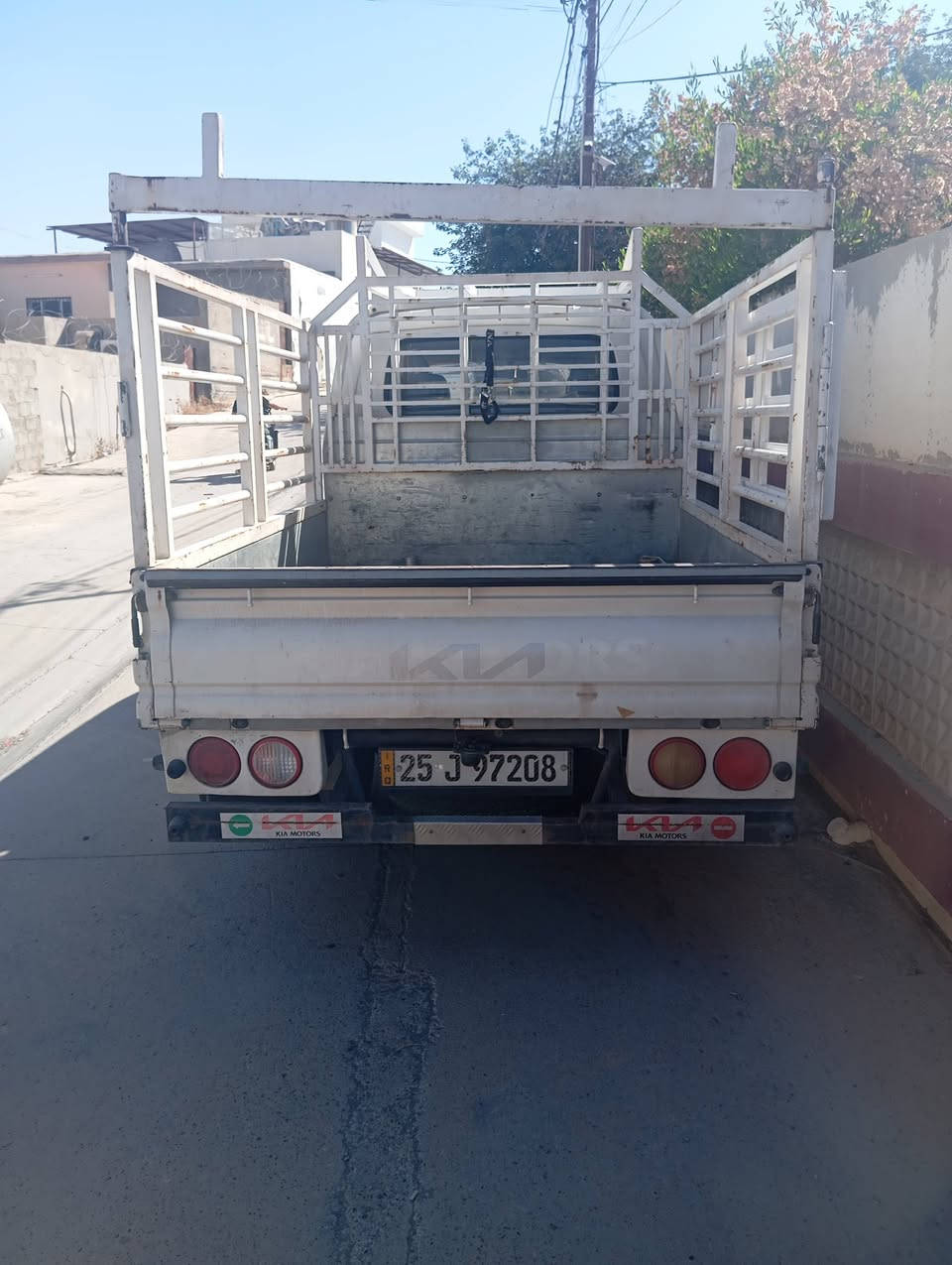 للبيع كيا دبل قمارةموديل٢٠١٨ بدون صبغ محرك كير شرط تبريد شغال سنويه ورقم جديد بسمي مكان كركوك السعر١٤٥$موبايل***********
