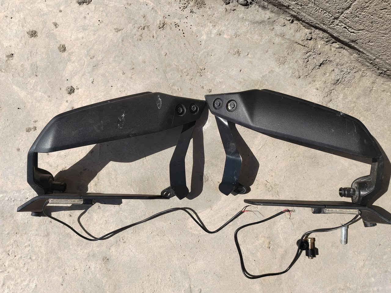 سلام عليكم هوائيات دراجه ZR للبيع  ومري الد ***********
