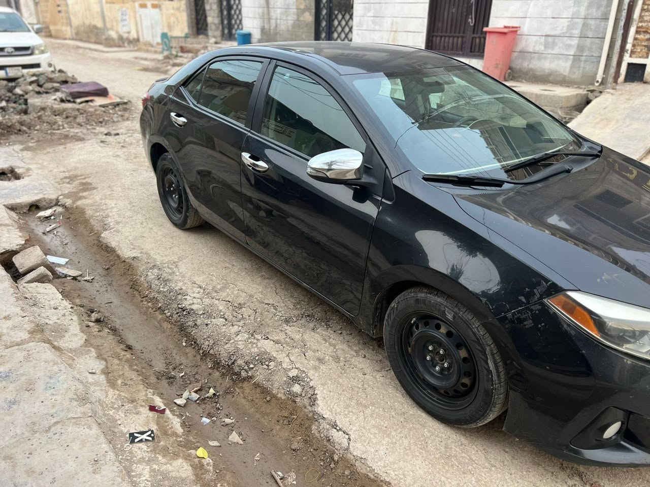 كورلا 2016 s سونارها موجود و السياره كدامكم 118 وبيها مجال قليل مكانها ديالى بعقوبه ***********
