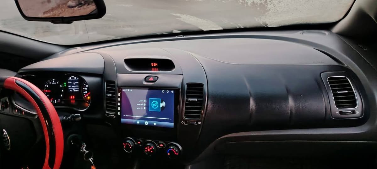 سلام عليكم
سيراتو مديل ١٨

كفاله عامه من الصبغ وبارد وتبديل

سياره جاهزه من تخم تاير حداديه كله جاهزه الف دينار ما تصرف عليه

السعر ١٣٨ وبيه مجال

مكان السياره واسط صويرة.للاستفسار

***********
