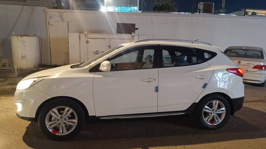 توسان مديل 2010 رقم اربيل الماني 
مواصفات سياره 
تحكم استيرن جهتين
أشاير بلمري،،شاشه لمس وكامره خلفيه 
4 دسك ،،محرك 2000دوش لابخار ولاتنقيص 
سياره جاهزه مكينه كير تبريد حداديه مال جنيان
خليجيه بيه قطعتين صبغ ,,,السعر 127ورقه
 استفسار أكثر الاتصال على الرقم *********** النجف, العراق
