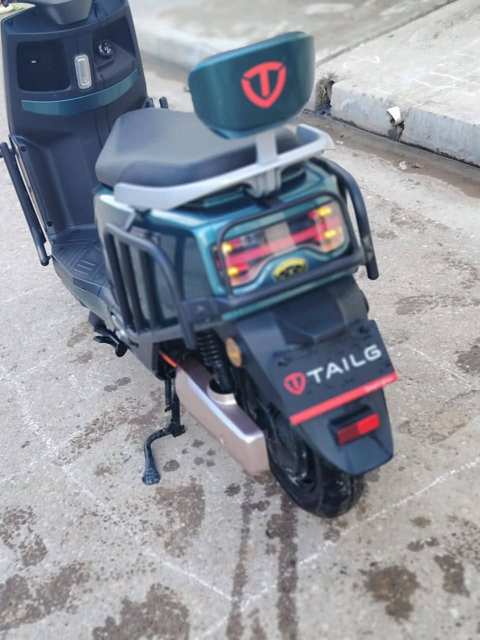 السلام عليكن شباب عندي هاذ الماطور للبيع 1و300بي مجال تواصل عل رقم واتساب***********
