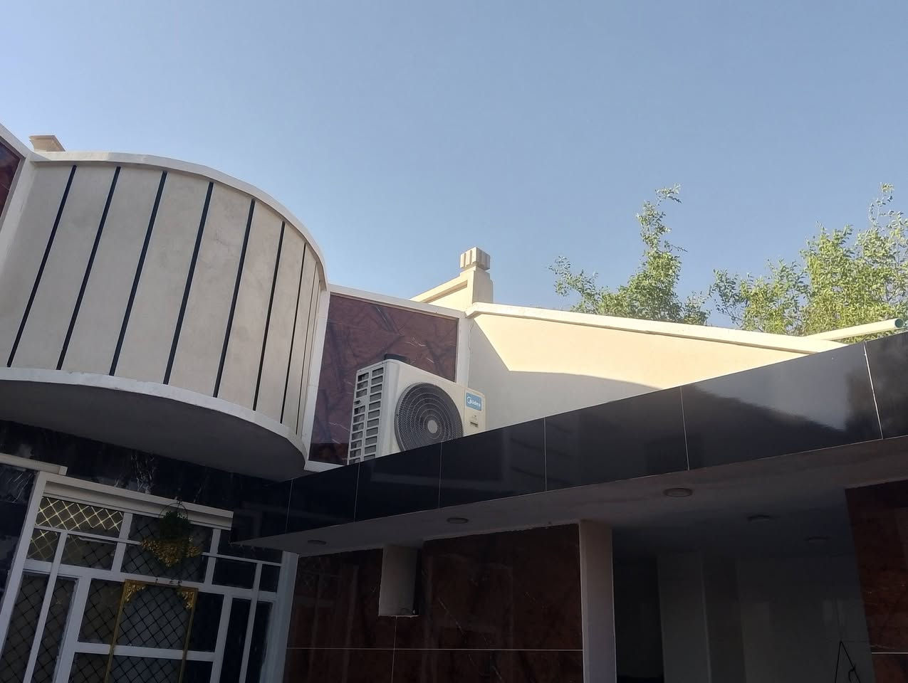 سلام عليكم بيت للبيع 160م منطقه السياحي قرب محطه الزلال زراعي سند 25 للاستفسار ‏‪***********‬‏
