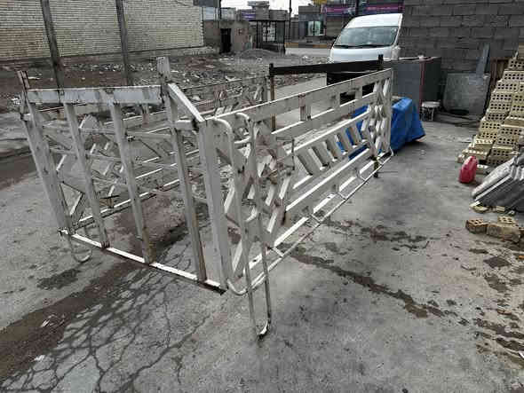 السلام عليكم عندي محجر بيكم للبيع نضيف عنوان بغداد ***********
