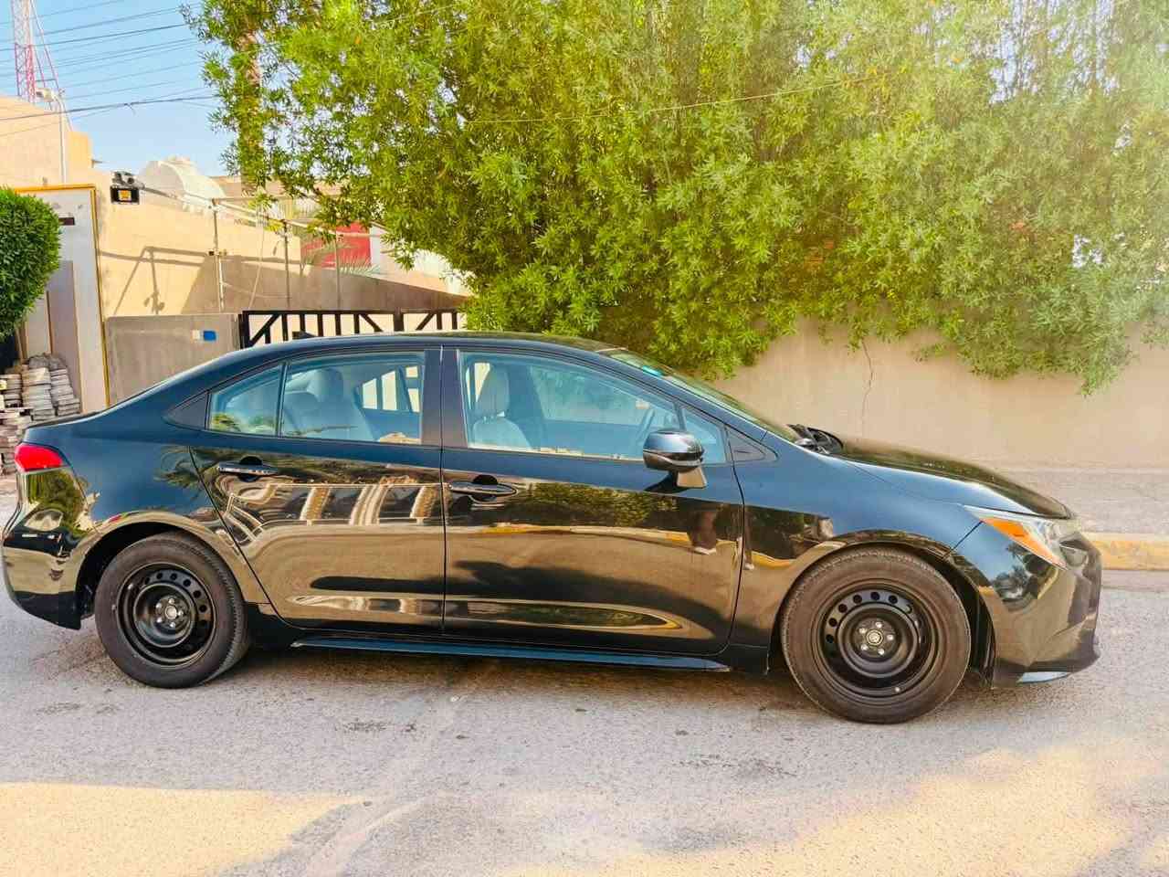 السلام عليكم 
كورلا 2023
رقم بغداد تحويل مباشر 
السعر 123 وبيها مجال 
محرك 2000 كفالة والكير كفالة 
بصمه سايد بريك دكمه سياره SE
سياره جديده وحلوه تراي ناعم اي نقص مابيها
حادث جاملغ وبنيد 
الصور الحادث داخل المنشور 
العنوان بغداد 
الاستفسار ***********
