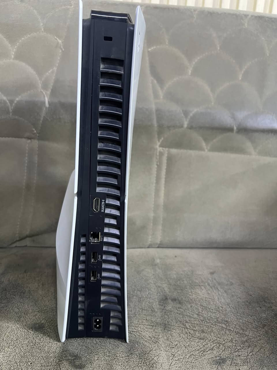 السـلام عليكم شلونكم عيني شباب
عندي بلي 5 سلم  كامل مكمل
 صالة تقريبن شهر و١٠ ايام بن ماخذة ما داخل مصلح ولا مشتم هوة الشارع 
ذاكرتة 1 تيرة 
ويا قرص بيس 2021
+ يـدات عدد 3 مال الشركة + الشاشة 55 + مـيز مالتة+ يوبيئس فىة عالية الجودة بلي مرتب وكلش نضيف تاخذة وشغل مباشر 
سعـره 1400 مليون و400 الف
وبي مجال للطيبين 
مكان بغداد الشعب للستفسار خاص او رقم الهاتف *********** متواجد بئي وقت
