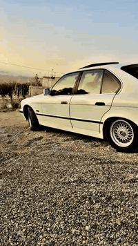 93  525تۆماتیک  سلاید  فولە تەبردە
بێ دەعم بێ لێدران 
سەنەوی تازەیە تا 29 کۆبۆن  بەنزین هەیە 
***********
