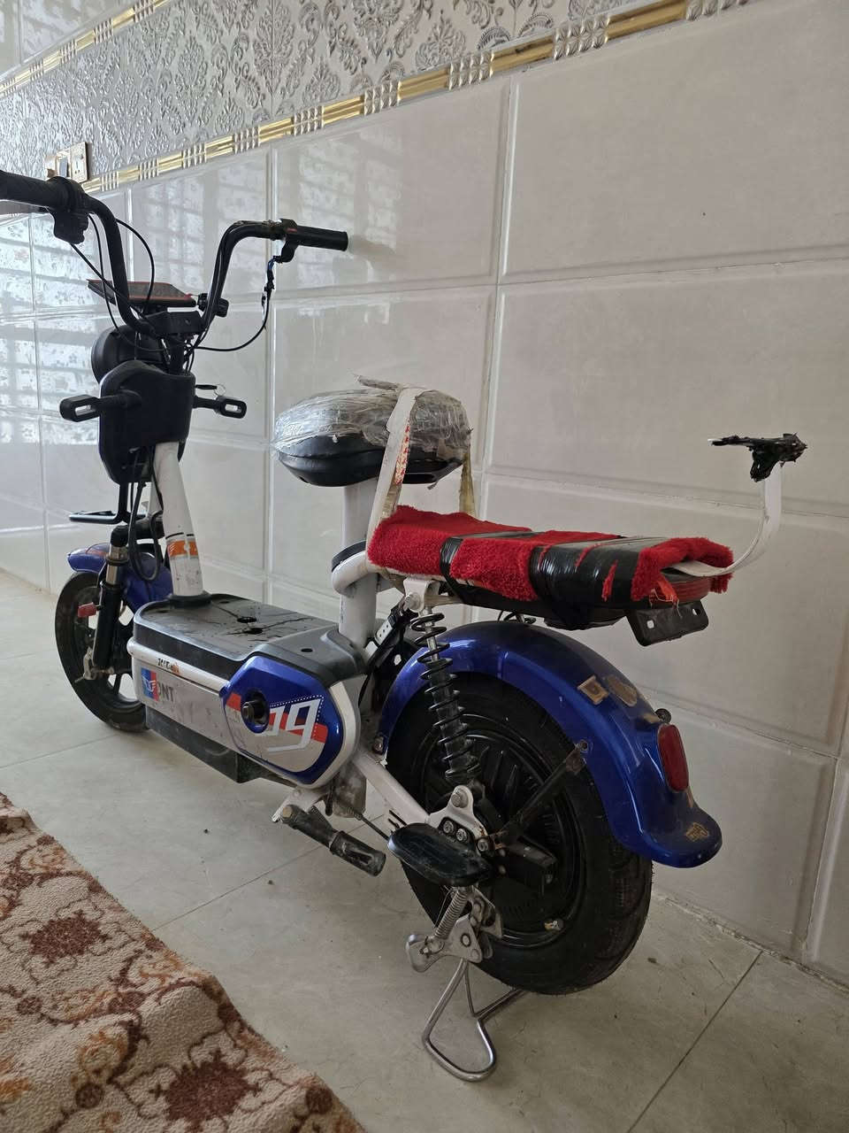 دراجه شحن رايدها 150 بيها مجال 
بيهه خلل بالسكليتر اعتقد ليطه الفيشه طاكه يعني تبدل الليطه وتشتغل غير هذا كل خلل مابيها
بيهه تاير شاده جديد ب40 بعده ماماشي عليه 
العنوان بغداد قرب الجسر الفرنسي الحديد 
*********** يوجد واتساب بنفس الرقم
