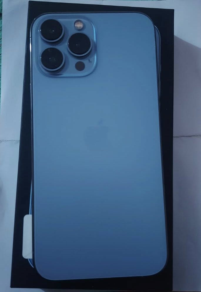 السلام عليكم ايفون 13برو ماكس بطاريه 92ذاكره 512 ألون بحري كارتونتهً وياه   وتساب ***********
