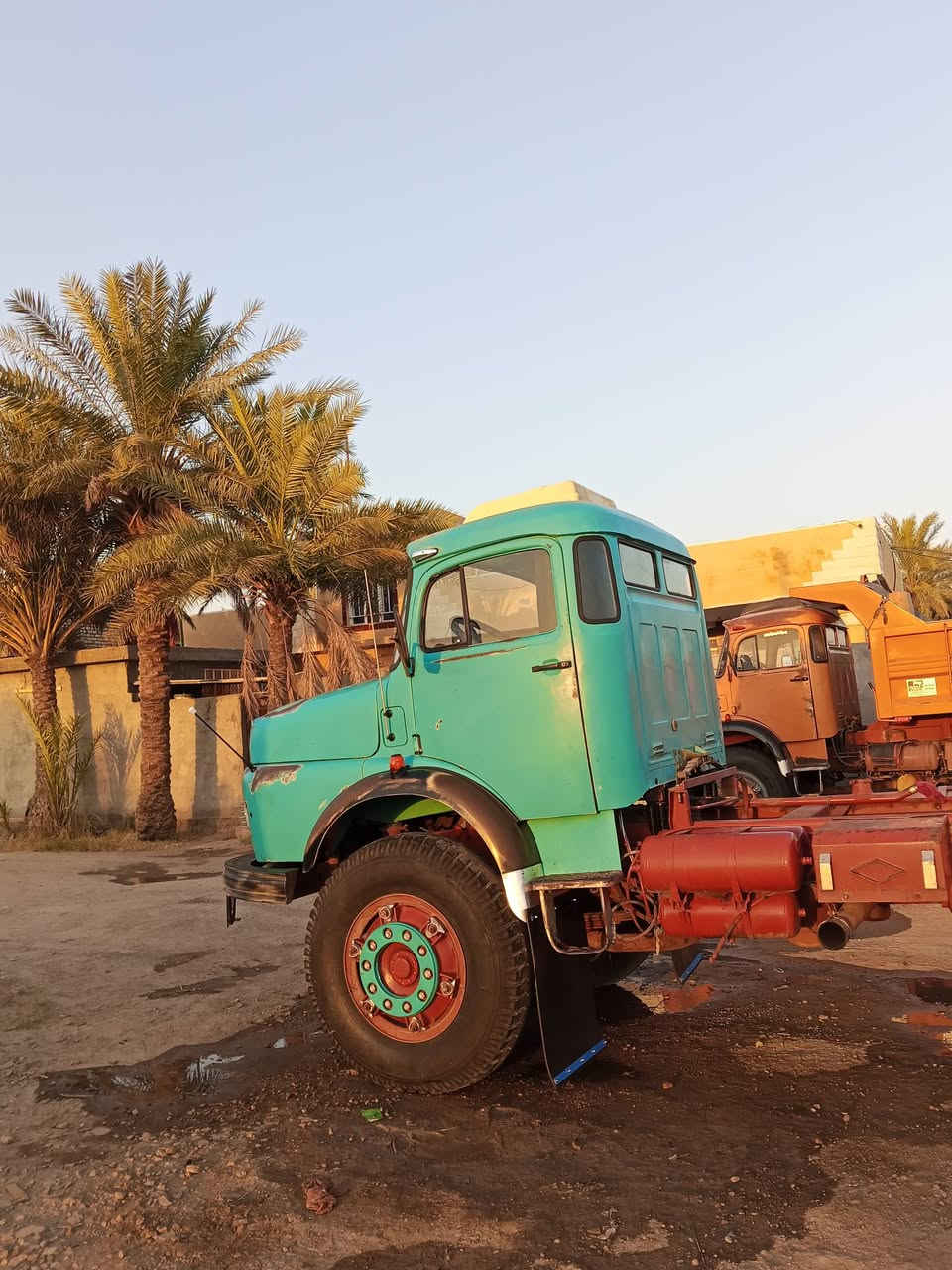 للبيع قجمه مديل 83مايلر بلاديه محرك وكير ابو شخاطه واكسن مكفوله كفاله عامه ***********-***********
