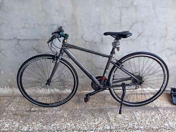 السلام عليكم بايسكل للبيع  c700  بايسكل كله شغال صطاب ورا شغال صطاب كدام شغال تواير جدد كير ورا كير كدام شغال كامل 
بي صوت طكه بل بايدار فقط 
بايسكل كامل السعر 90  وبي مجال اذا مو شراي لا تعبني العنوان موصل حي البكر 
رقم هاتف ***********
