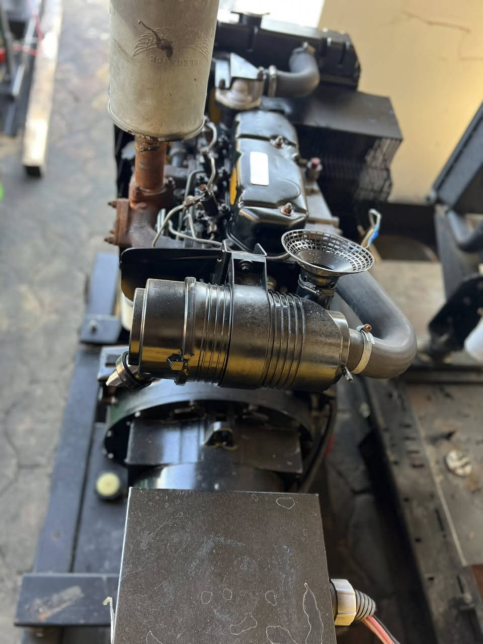 تحيه طيبه
مولد نوع بيركنز إنكليزي الأصلي 🇬🇧
قدره المحرك ٣بستم 91 ملم اقتصادي 
سعه التوليد 30kva التوليد إنكليزي 🇬🇧
مع سستم برودكشن كامل للحمايه إطفاء وتشغيل ذاتي فول اوتو المولد شرط الحمل ✅
للاستفسار ☎️***********
***********
