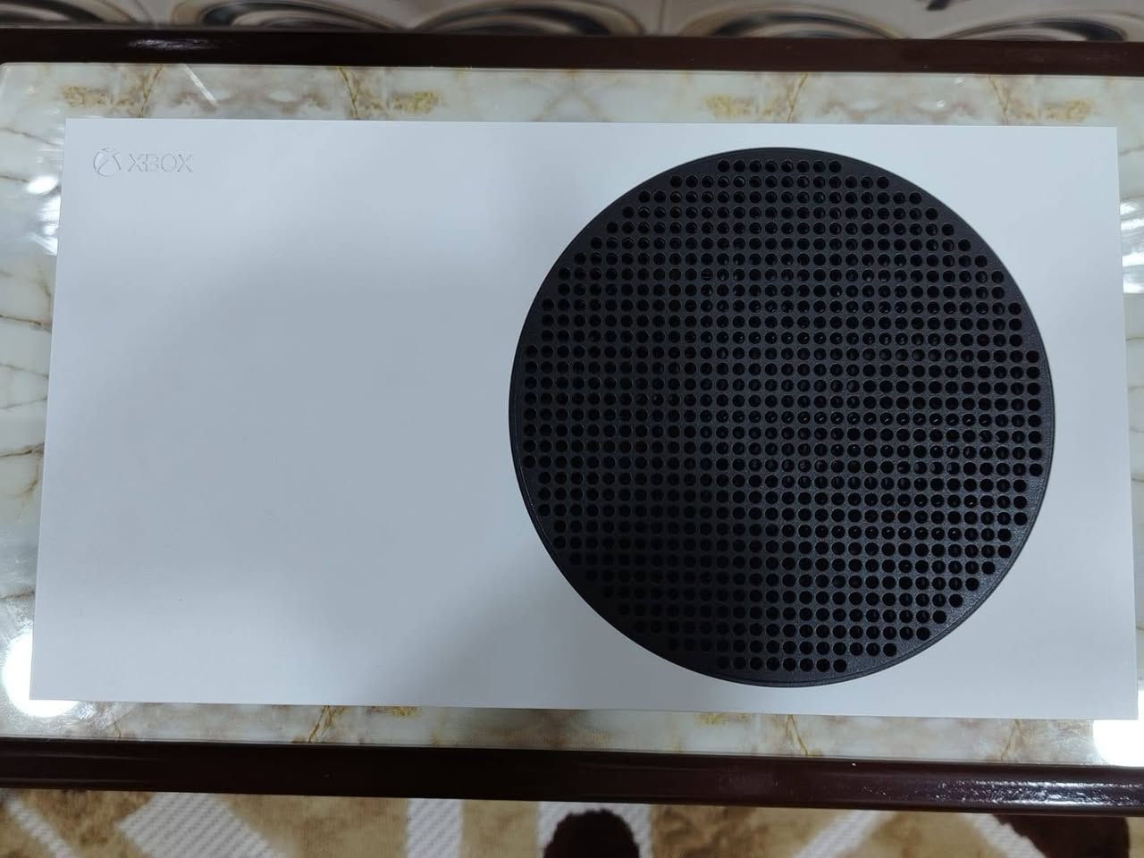 أكس بوكس سيريس أس (Xbox Series S) نظيف جداً بحالة الوكالة مع ملحقات كاملة
السلام عليكم شباب، للبيع جهاز أكس بوكس سيريس أس (Xbox Series S) مساحة 512 جيجابايت باللون الأبيض.
تفاصيل الجهاز:
الاستخدام: الجهاز عندي صارله سنة، بس الاستخدام الفعلي ماله قليل جداً (فقط بالعطلة الكبيرة يعني تقريباً 6 أشهر وباقي السنة بالكرتونة).النظافة: نظيف جداً 100%، ما مفتوح نهائياً، ولا داخل صيانة، والحمد لله ما بيه أي عيب أو حرارة.
الملحقات الكاملة:اليد الأصلية (الكونترولر) بحالة ممتازة وبدون أي فضاوه بالأزرار.وايرات الوكالة كاملة (واير الباور + واير الـ HDMI الأصلي).إضافة: بطارية شحن مخصصة لليد مع كيبل الشحن مالتها بطول 3 أمتار (توفر عليك فلوس بطاريات القلم).الكرتونة الأصلية مالته موجودة (بيهه تلف بسيط وقليل جداً من الأطراف).السعر المطلـوب: 410,000 دينار عراقي (وبيه مجال بسيط جداً للشراي الصامل والجاد).المكان: البصرة (قضاء شط العرب التنومة).للتواصل و الأستفسار راسلني خاص..


**إذا كنت صاحب هذا الإعلان وتريد حذفه لأي سبب، رجاءا أرسل رسالة إلى الدعم الفني**