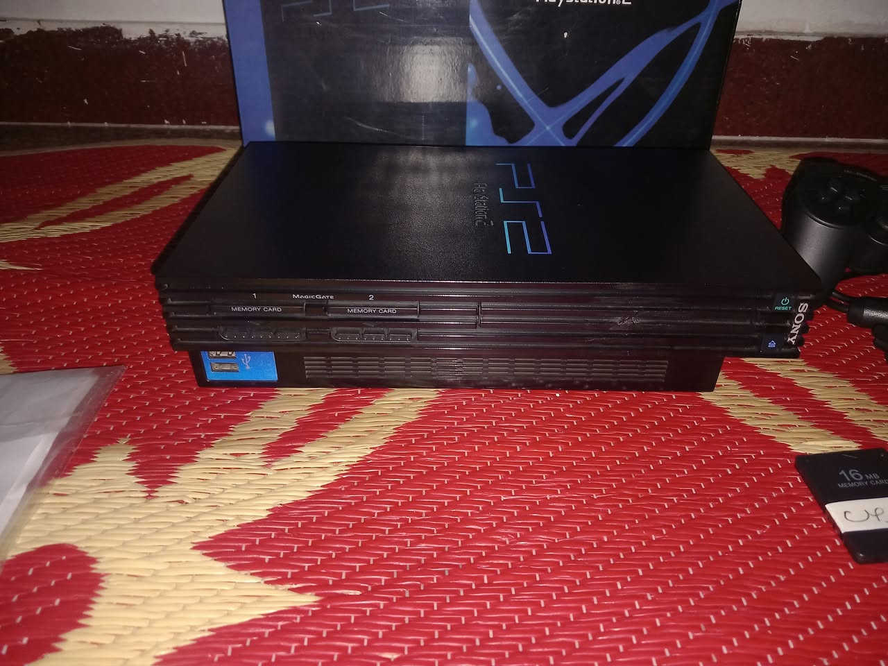 السلام عليكم

بلي 2 فات فري ريجن ياباني يشغل أقراص 💿 كوبي و أصلي 

نظافة الجهاز 90%

كامل الملحقات كيبل الكهرباء

كيبل AV لعرض صوت و صورة 

ميموري خزن ألعاب حجم 16 ميگا بايت

جوستك واحد فقط

مع 15 أقراص جديدة ألعاب كلش حلوة 😍 

السعر 50 ألف قفل 🔒

مكاني بغداد حي القاهرة قرب جامع النداء 

شراي تعال خاص واتساب *********** أو ماسنجر
