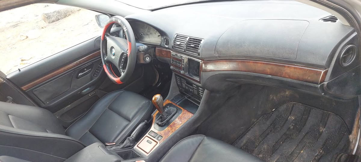 بي أم ٥٢٨ صقر كير محرك جديد دواخل جديده السعر ٧٥ اتصال ***********
