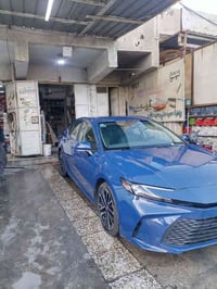 كامري هايبرد 2025 للبيع كامري هايبرد 2025 مرقمة بغداد باسمي  الفئة xle...