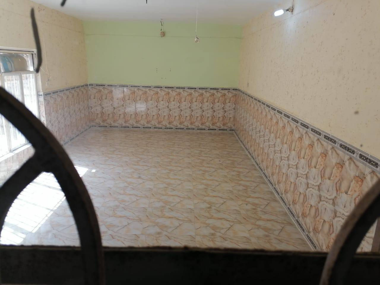 يوجد دار الايجار
مساحته 200متر 
العنوان حي العسكري صدر الرابع قرب مدرسه العراق وقريب مكتب غسان 
البيت يحتوي على غرفتين نوم وصاله ومطبخ وصحيات واستقبال وطارمه ومناور وسطح وحديقه 
البيت قريب على شارع العام الرئيسي 
البيت نضيف جدا جدا وعالي عن شارع موقع جدا حلو 

استفسار اتصال ارقام على التاليه
*********** بإدارة ابوامجد الكرعاوي العقار 
***********
*********** بإدارة ابورقيه العرداوي العقار 
*********** هذه الرقم بي بس واتساب فقط 

ومراجعه للمكتب اسم المكتب الغيث للعقار 

عنوان المكتب حي العسكري الاول قرب مطعم كباب نذير الشارع مباشره
