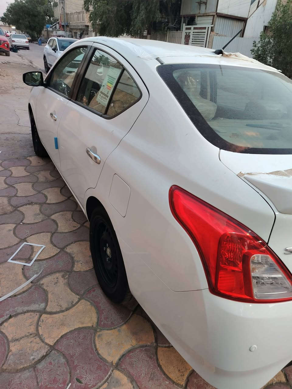 السلام عليكم شباب 
نيسان صني للبيع 2025 ماشيه  (11الف) اربيل تحويل ثاني يوم سياره على وضع الشركة جديده رصعه بالباب اليمنة  المكان بغداد مدينه الصدر السعر125 وبيها مجال بسيط
***********
