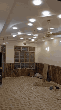 سلام عليكم البيت للبيع جاهز كامل مواصفات البيت مساحه 700مساحه البناء180الموقع العوادل خلف جسر الفرنسي شارع المدارس الراغبين اتصال وتساب فقط ***********
