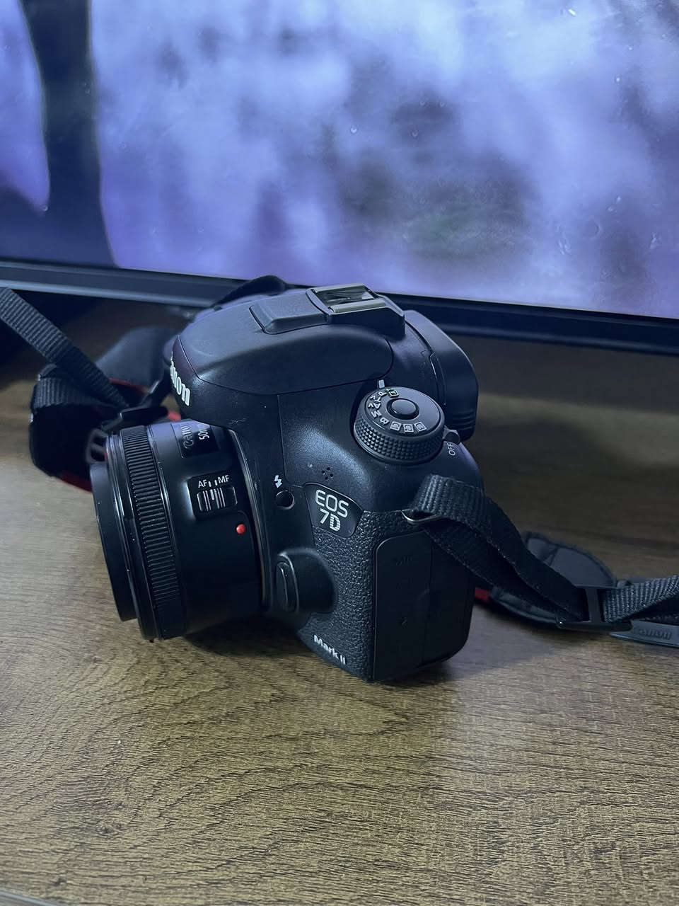📷کامێرای Canon 7D Mark II بۆ فرۆشتن بە هەرزانترین نرخ.

یەکێک لە بەهێزترین کامێراکانی کانۆن بۆ کاری میدیایی، فۆتۆگرافی و ڤیدیۆ، لەگەڵ باشترین لێنزی جۆری 50mm (کە زۆر شازە بۆ پۆرترەیت و دروستکردنی باکگراوندی ڵێڵ).

گرنگترین تایبەتمەندییەکانی:

 ڕوونی: 20.2 مێگاپێکسڵ.
 خێرایی زۆر: 10 وێنە لە چرکەیەکدا (تایبەت بۆ وێنەگرتنی جوڵە و وەرزش).

 فۆکەسی نایاب: سیستەمی Dual Pixel AF کە فۆکەسێکی زۆر خێرا و وردت پێدەدات لە کاتی ڤیدیۆدا.

 بەرگەگرتن: بۆدییەکی مەگنیسیۆمی زۆر بەهێز کە بەرگەی سەختی و کەشوهەوا دەگرێت.

🔥 کامێرایەکی پڕۆفیشناڵ و بێ کێشە بە گونجاوترین نرخ.

بۆ زانینی نرخ و کڕین پەیوەندی بکەن یان نامە بنێرن. 📥


**إذا كنت صاحب هذا الإعلان وتريد حذفه لأي سبب، رجاءا أرسل رسالة إلى الدعم الفني**