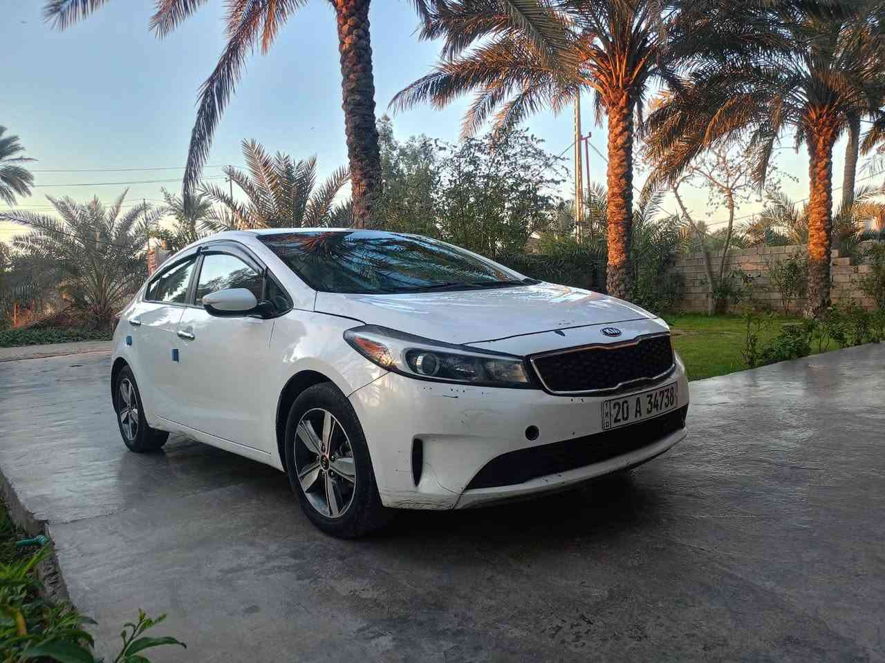 السلام عليكم رمضان كريم كيا فورتي موديل 2018 سياره جديده ومال بيت ضررها مال امريكا بس البنيد سياره بدون اي داخل ماكينه جديده بالكيس مال حاويه جير جديد صدر امامي صدر خلفي تخم تاير كله جديد تدفئه تبريد كله شغال سياره بها اربع قطع صبغ اثر شخوط سياره ما تصف عليها ولا دينار سياره كلش نظيفه العنوان ديالى بعقوبه سعر السياره 105 وبيها مجال اني مكلف بالنشر هذا رقم صاحبها :
‏‪***********‬‏
