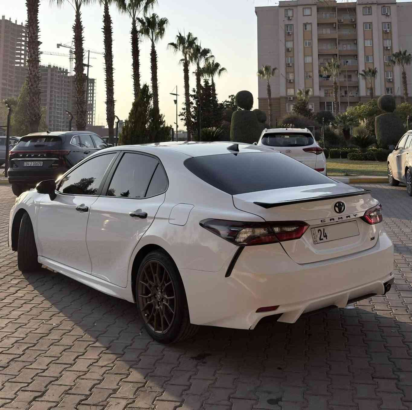 Camry 2023 SE GOLD EDITION Night Shade 
كامري 2023 Se گولد ايديشن نايت شيد 

سعر 223 ومجال للشراي 

السيارة ماشية 40 الف فقط 

بيها قطعتين وشويه صبغ (مأشر بالصور ) 
بدون دواخل بدون شواصي (ايرباك فقط ستيرن وتكمة )
جاملغ امامي مع جاملغ خلفي بجم كبس (بدون حادث بالبجم )
راديترات وشواصي ودواخل كله بشرط

مواصفات
بصمة 
تشغيل عن بعد (شغال ) 
محافظة على المسار 
مانع اصطدام 
شفتات ستيرن 
لايت زينون
لايت اوتو
مناخين تبريد
وضعيات قياده
كشن سايق كهرباء  
شاشة 
ابل كار بلاي 
كشنات جلد 
تحكمات ستيرن
مثبت سرعة
وباقي مواصفات الكامري المعروفة 

رقم تلفون 
***********
***********

