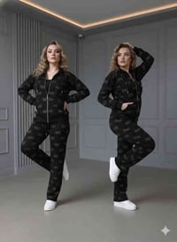 🏃‍♀️✨ تراكسود رياضي ماركة – أناقة ورشاقة بخامة فاخرة! ✨🏃‍♀️ وصلناكم أج...